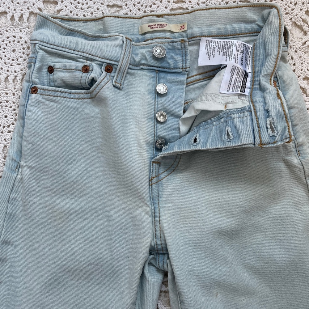 Levi's Wedgie Straight Ankle Jeans - Picture 5 of 9